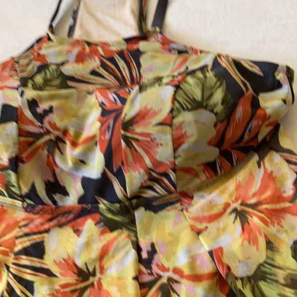 Kona Sol Plus size women swimwear top of two piece 18 W floral mesh built in bra - Picture 5 of 9